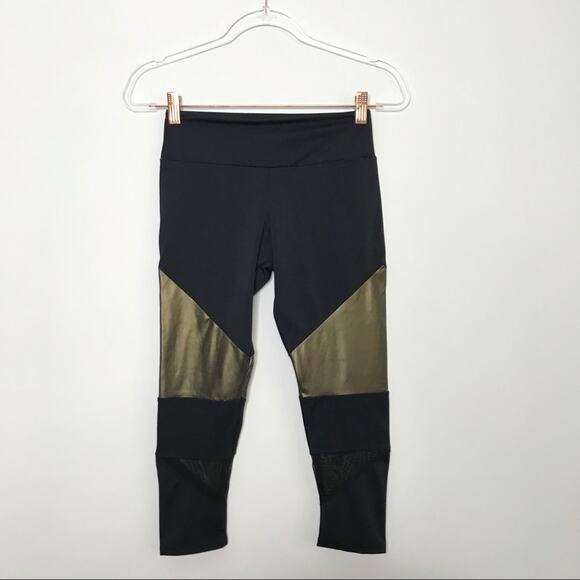 New Onzie S/M Mesh Cut Out Capri Leggings Black Gold Small Medium Yoga Workout - Picture 2 of 8